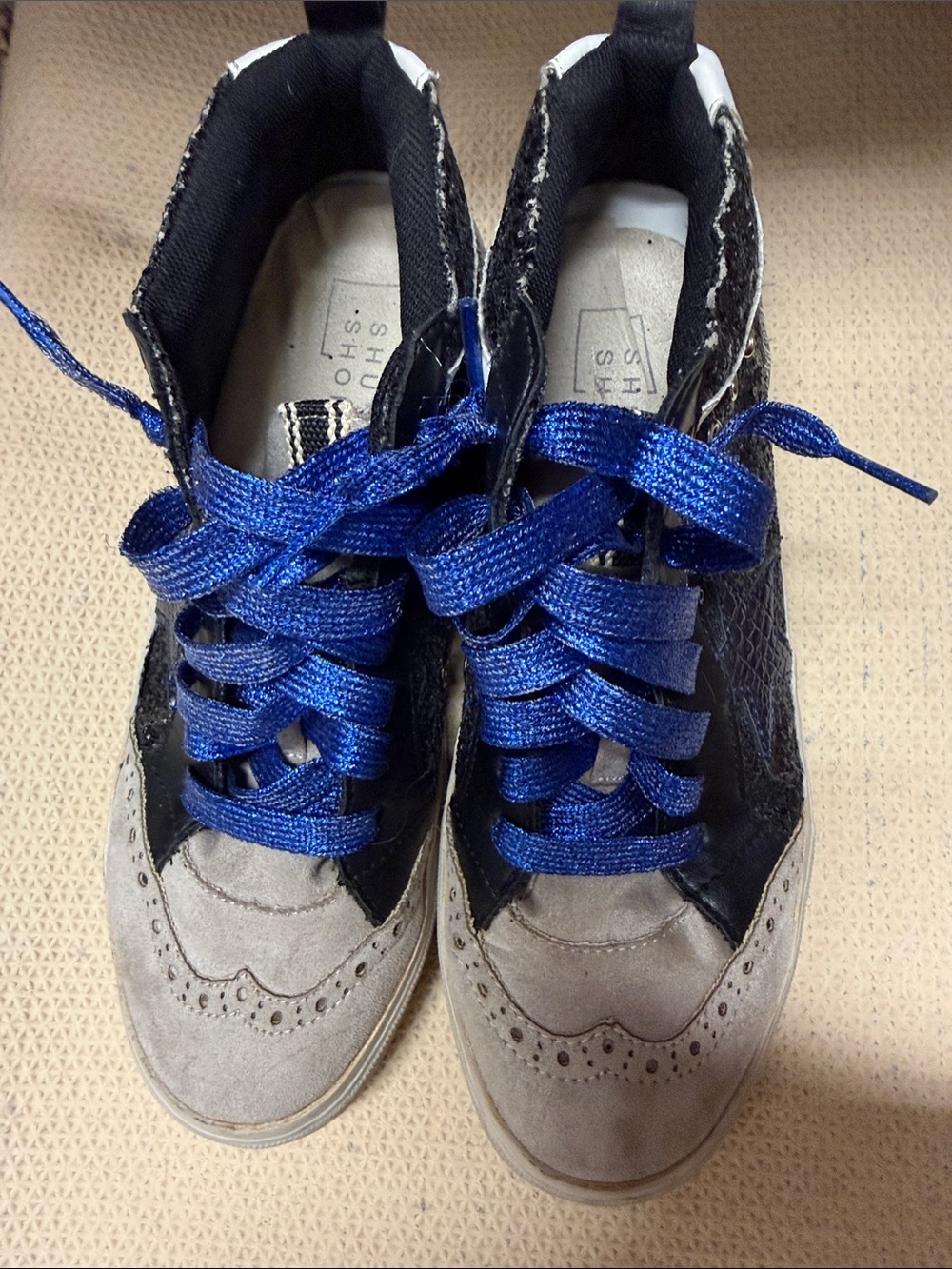 Women’s Casual Wingtip Sneakers with Blue Laces